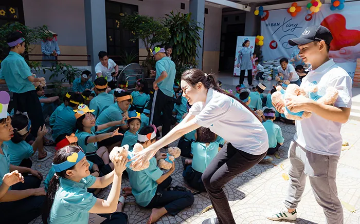 Biểu tượng mặt cười và tiền xu, thể hiện mục đích giải trí của cá cược.